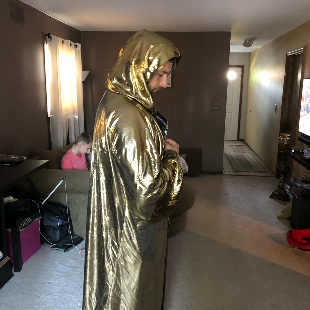 Custom made robe - Picture 4 of 5